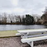*l'ecrin De L'etang* Depaysement Assure ブルブール